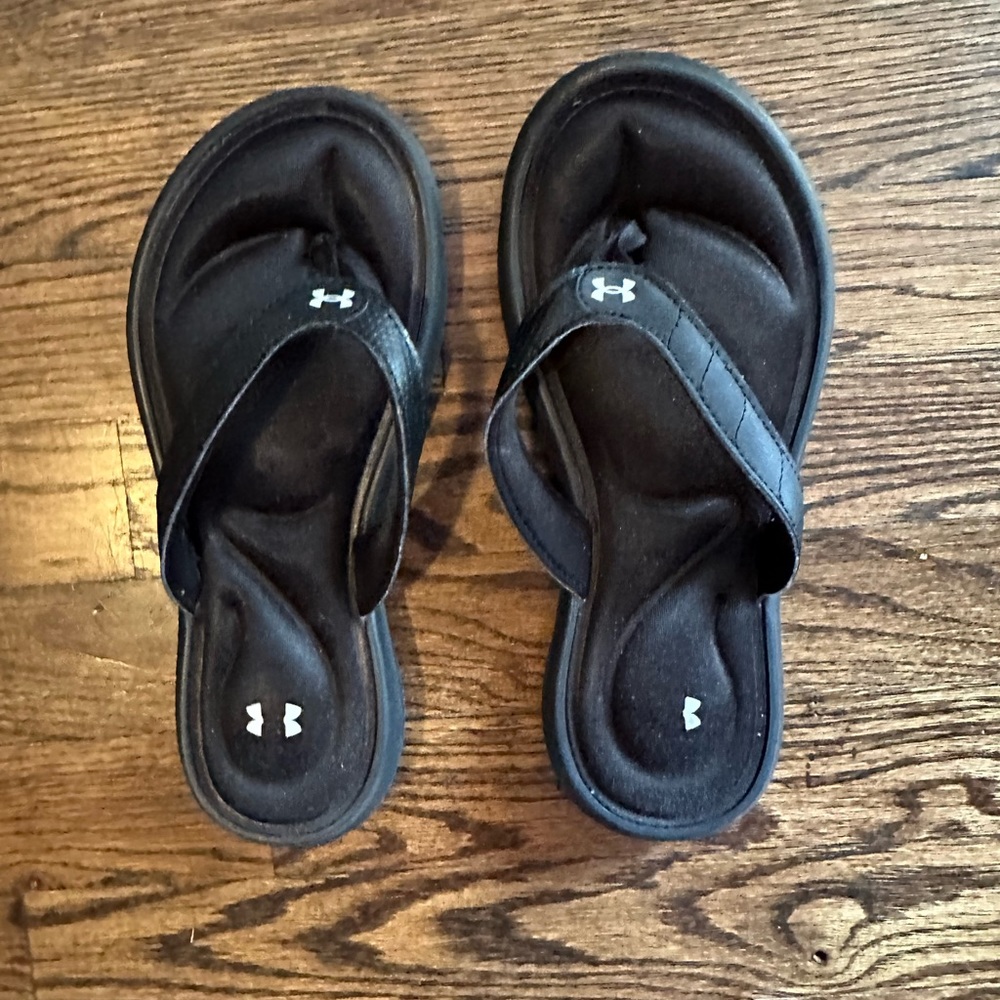 Athletic flip flops